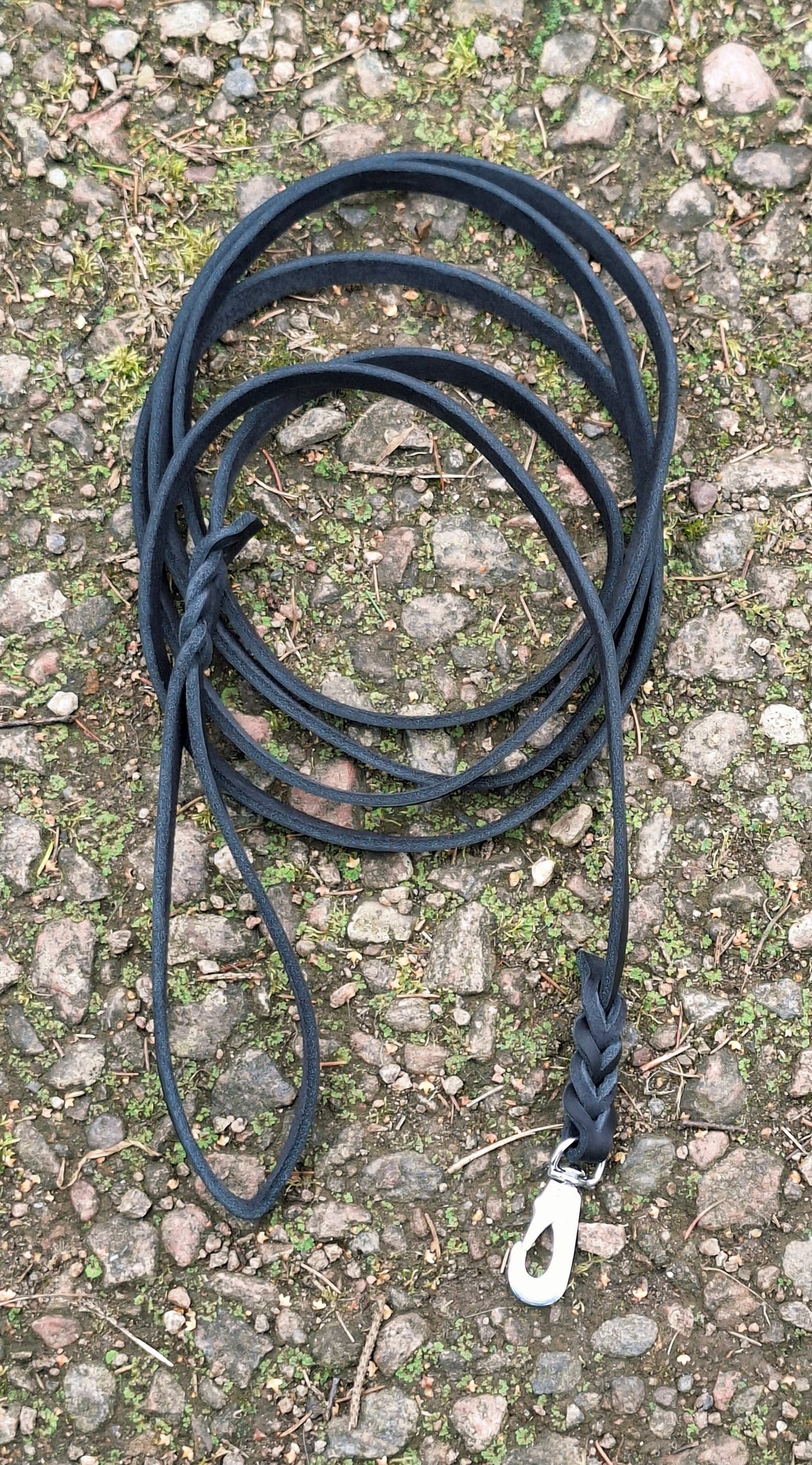 Läderkoppel "soft" i svart färg, 10mm x 300cm med BGB hake