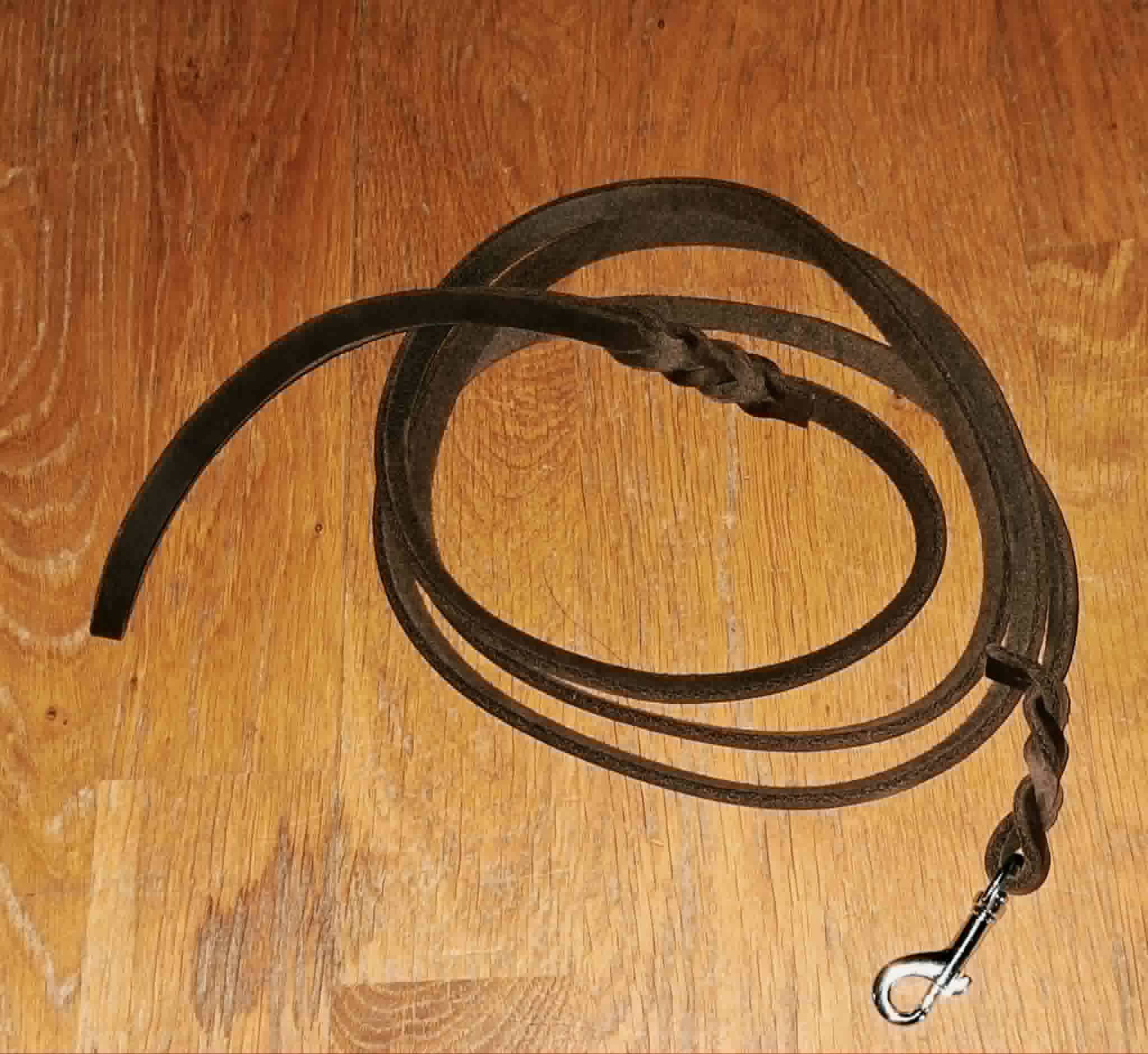 Läderkoppel "soft" i brun färg, 8mm x 200cm med silverfärgad pistolhake
