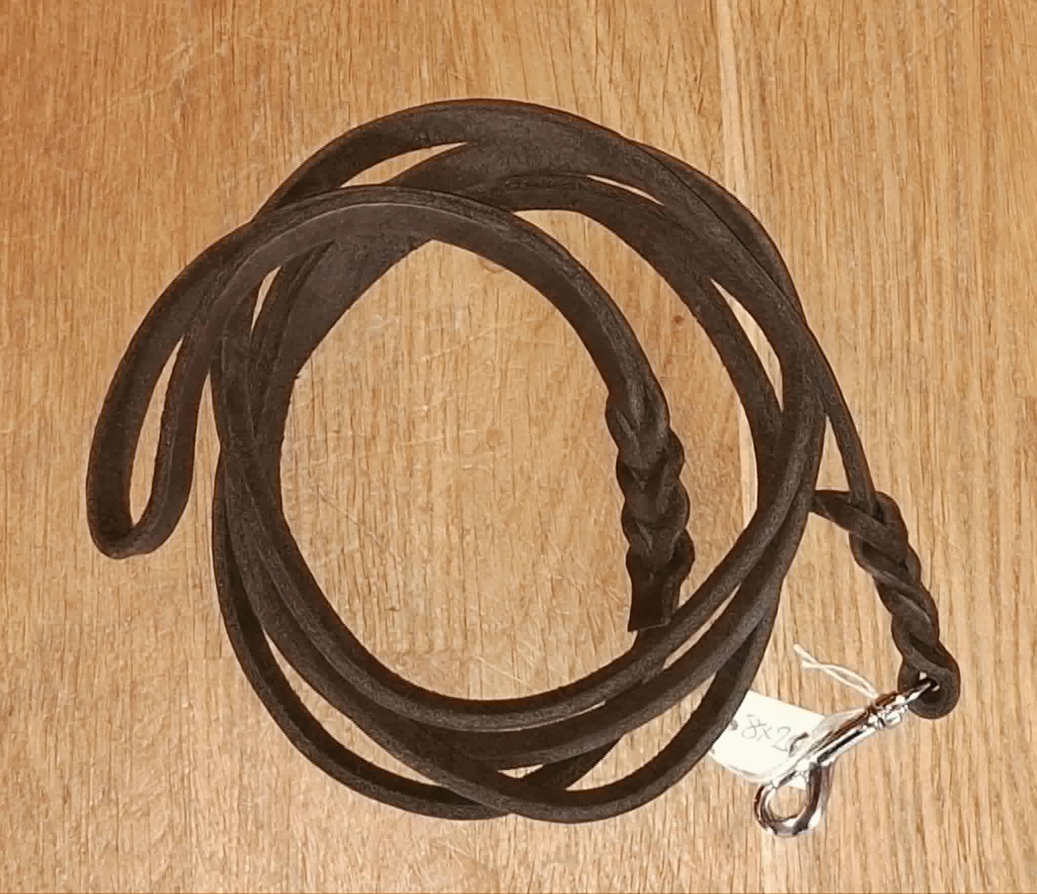 Läderkoppel "soft" i svart färg, 8mm x 200cm med silverfärgad pistolhake