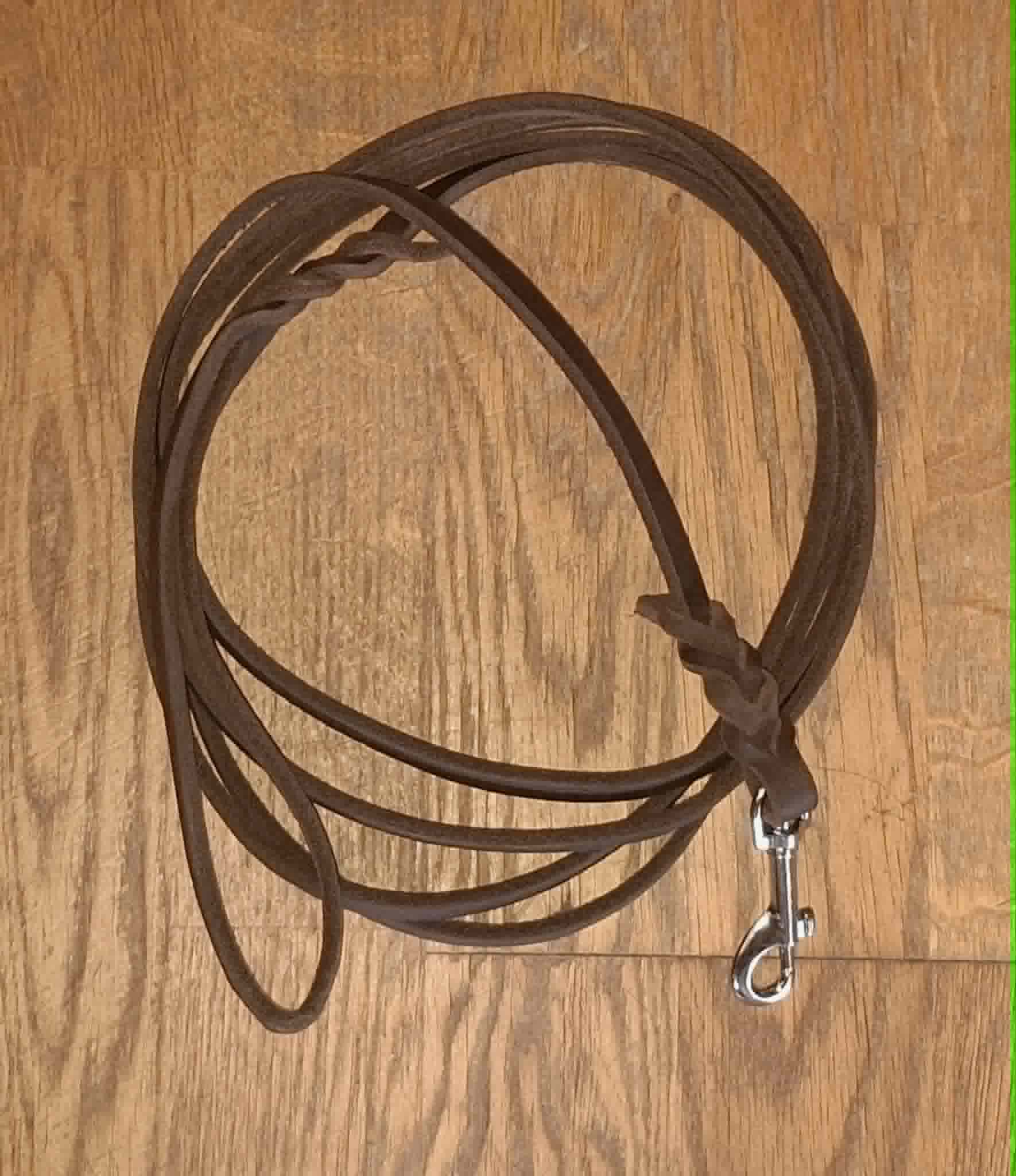 Läderkoppel "soft" i brun färg, 8mm x 300cm med silverfärgad pistolhake