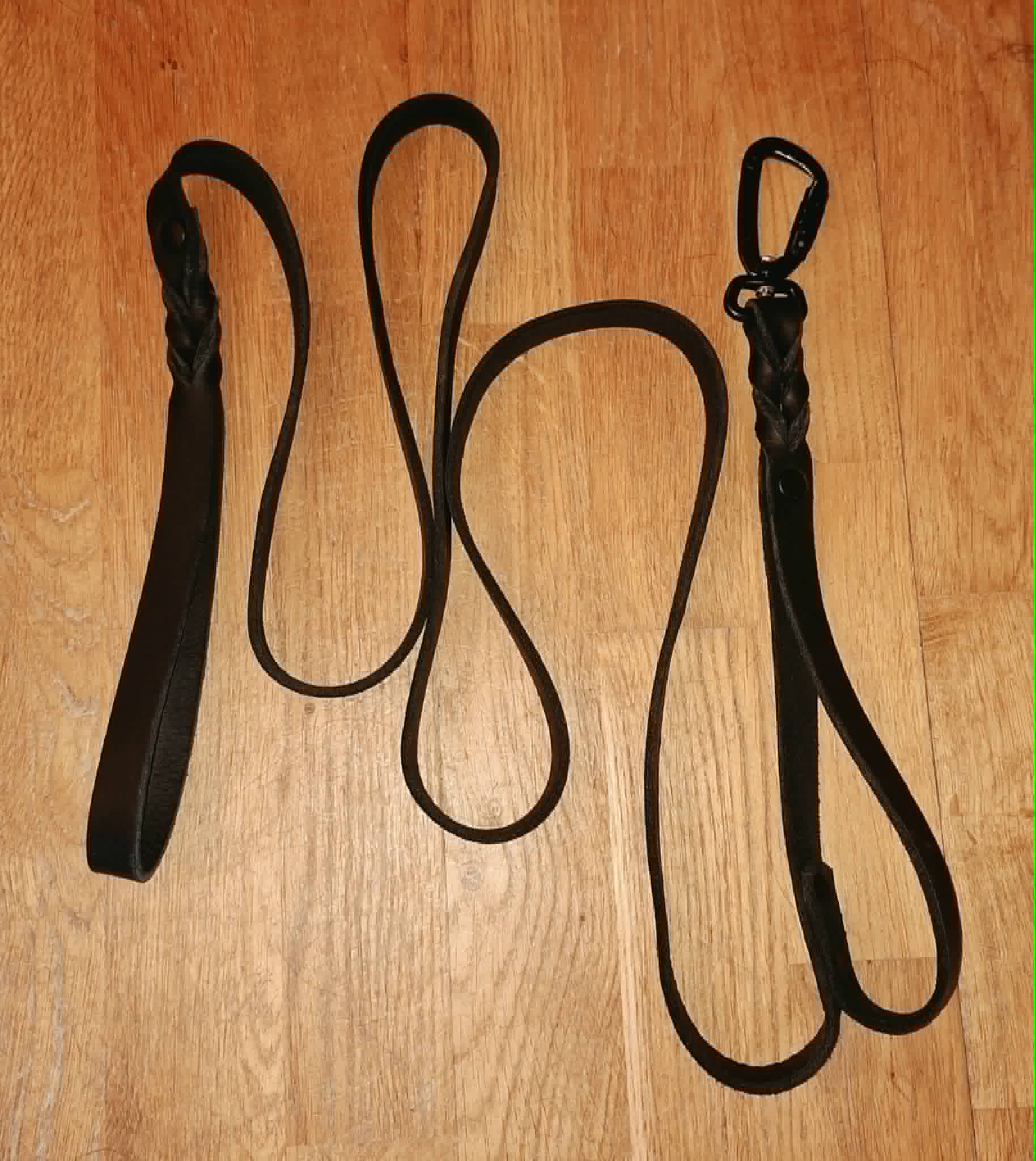 Väktarkoppel av läder i svart färg, 18mm x 200cm med twistlock säkerhetshake
